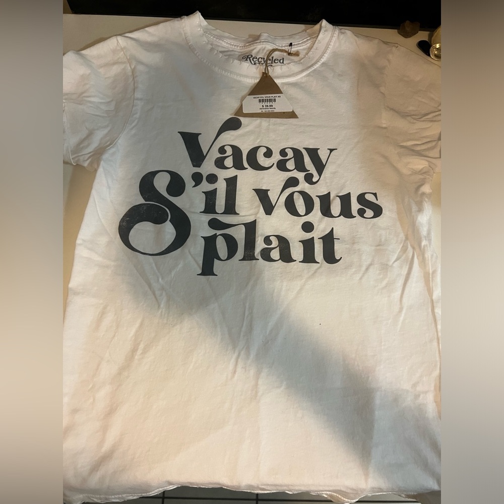 BNWT. Vacay s’il vous plait t-shirt! White with black writing. XS. - Picture 4 of 6